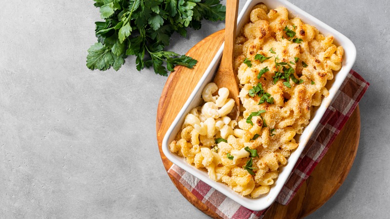 A tray of baked mac and cheese with breadcrumbs